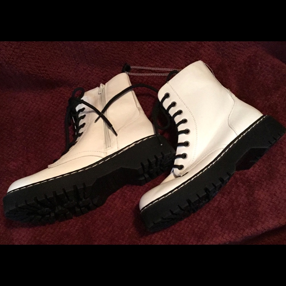 Women’s NWOT white UNIONBAY combat boots / size 7.5 - Picture 2 of 6